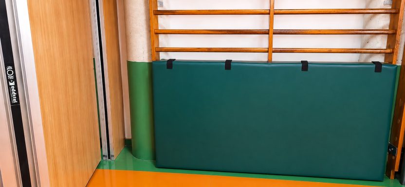 PROTECTOR PARA  ESPALDERAS, PORTERÍAS.PROTECTORES CAMPOS DE FUTBOL. PROTECCIÓN CAMPOS.GIMNASIO ESPALDERAS